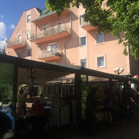 City Center Apartments Hévíz Екстериор снимка